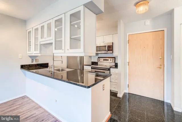 $2,700 | 2111 Wisconsin Avenue Northwest, Unit 608, Washington, DC 20007