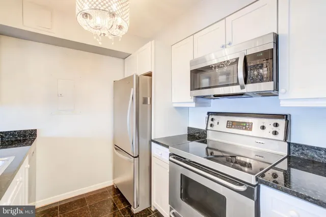 $2,700 | 2111 Wisconsin Avenue Northwest, Unit 608, Washington, DC 20007