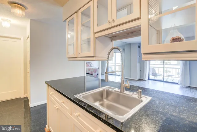 $2,700 | 2111 Wisconsin Avenue Northwest, Unit 608, Washington, DC 20007
