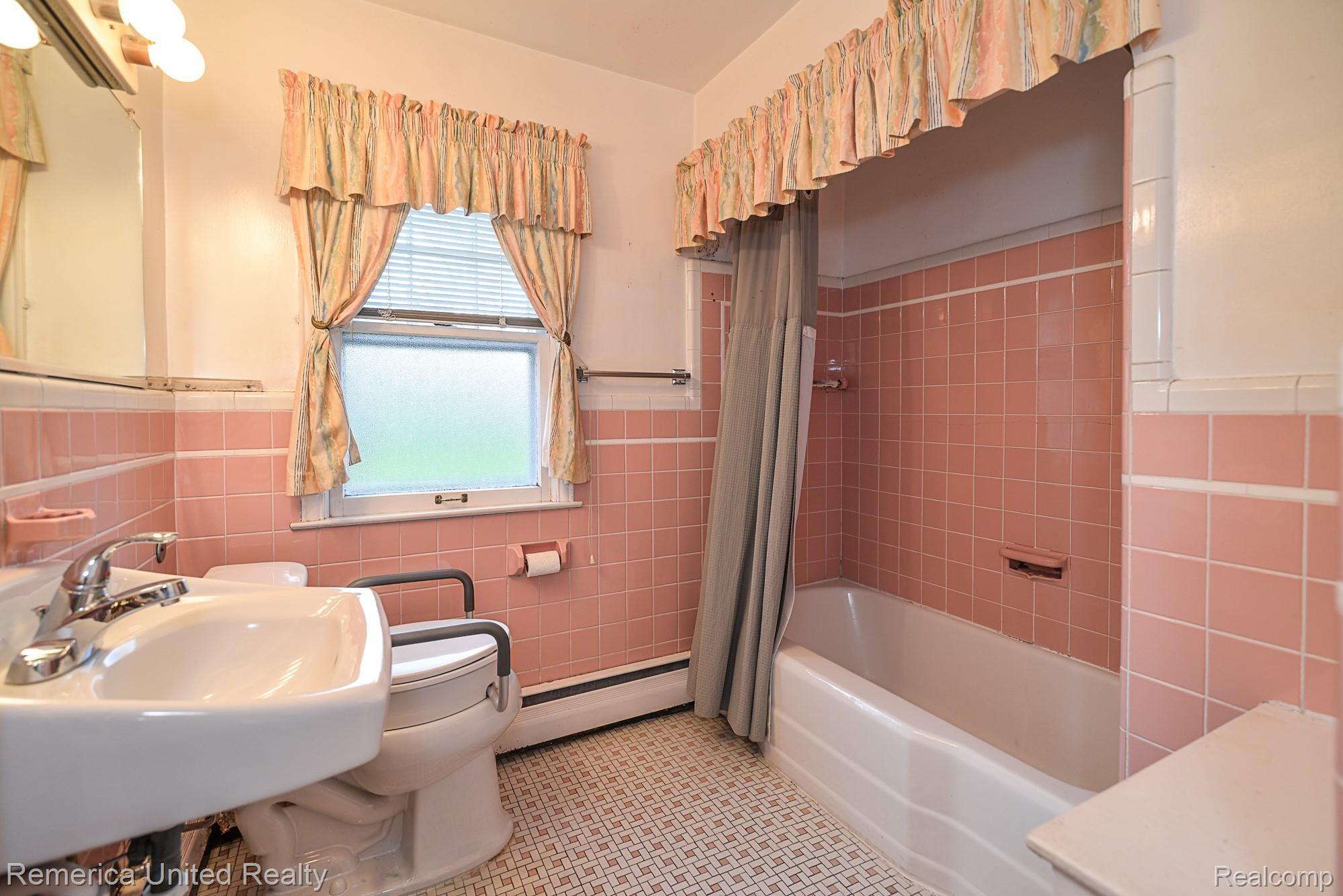 25660 Code Southfield, MI 48033 - Photo 41 of 60 DSC_8212.jpg