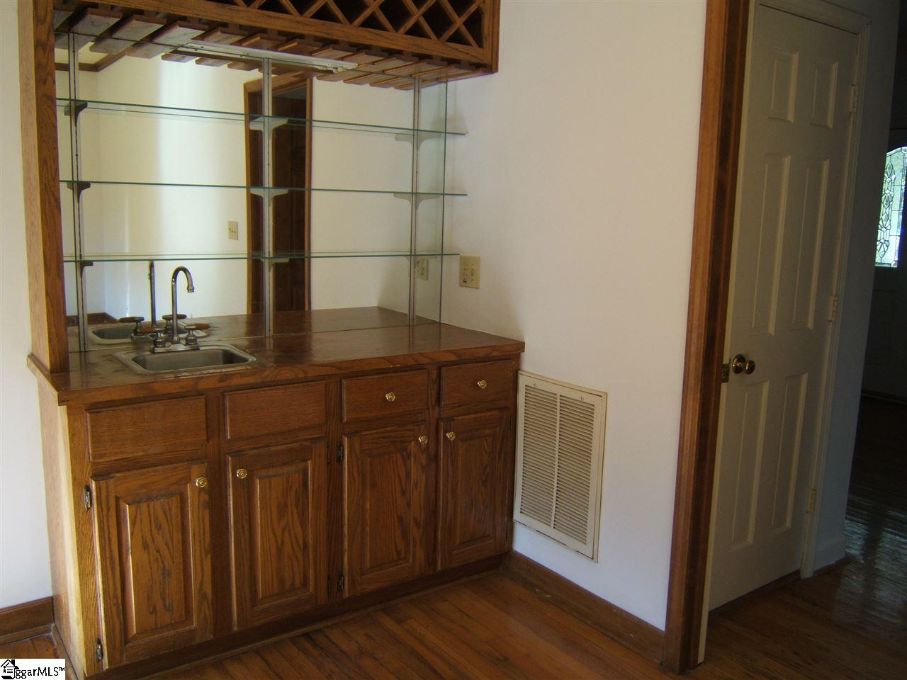 818 Parkins Mill Road Greenville, SC 29607 - Photo 8 of 23