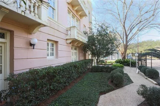 $1,600 | 7530 St Charles Avenue, Unit L, New Orleans, LA 70118