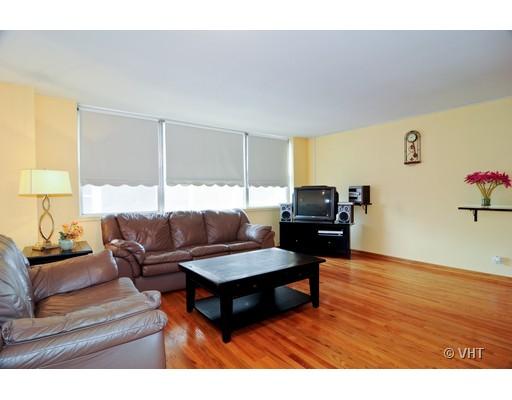 6301 North Sheridan Road, Unit 4C Chicago, IL 60660 - Photo 3 of 11