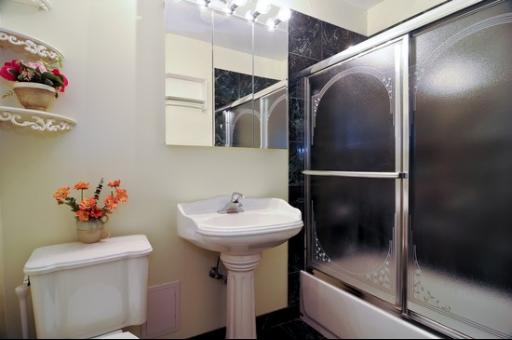 6301 North Sheridan Road, Unit 4C Chicago, IL 60660 - Photo 9 of 11