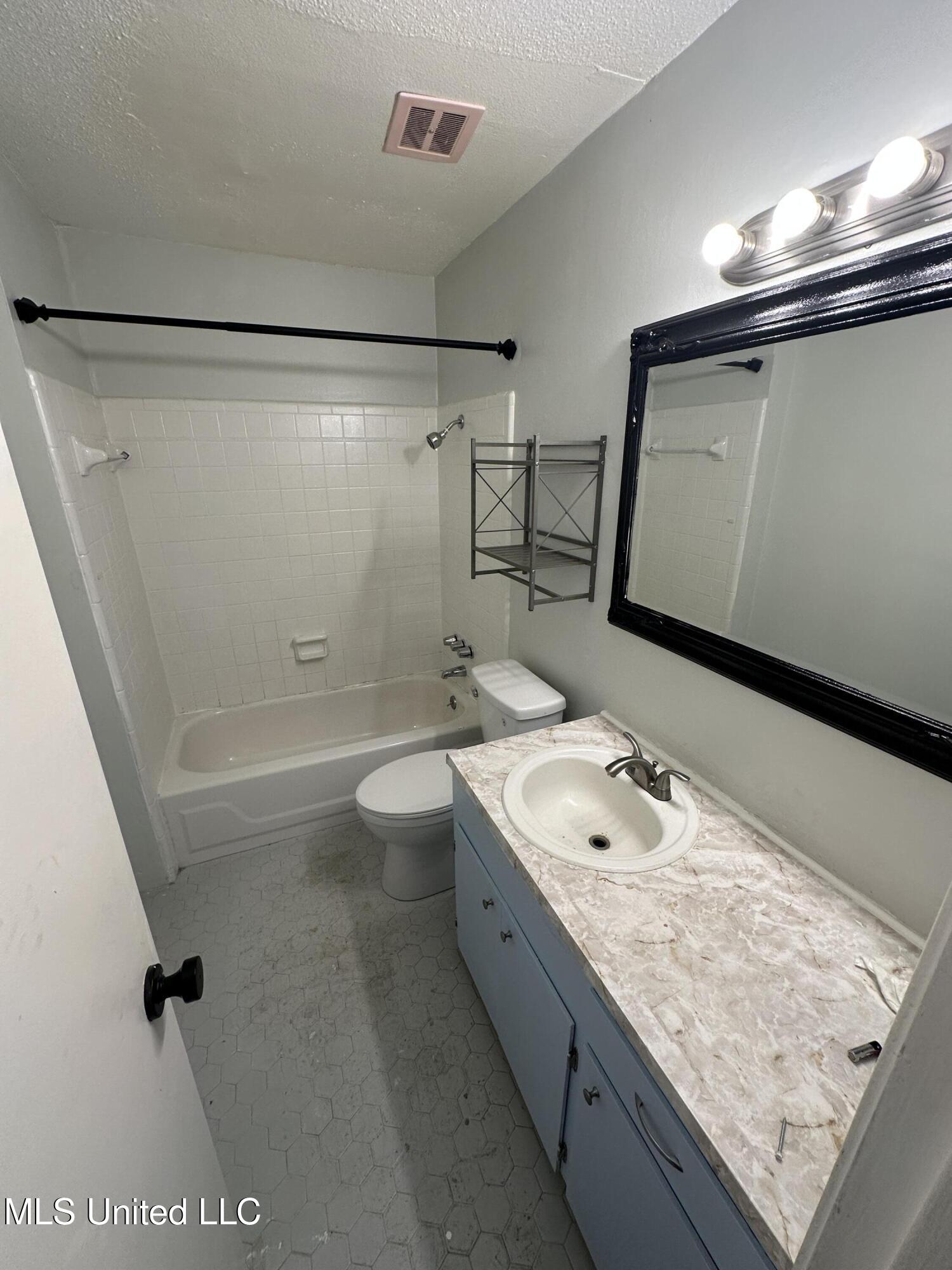 70 Crossgates Drive Brandon, MS 39042 - Photo 7 of 11 IMG_6387