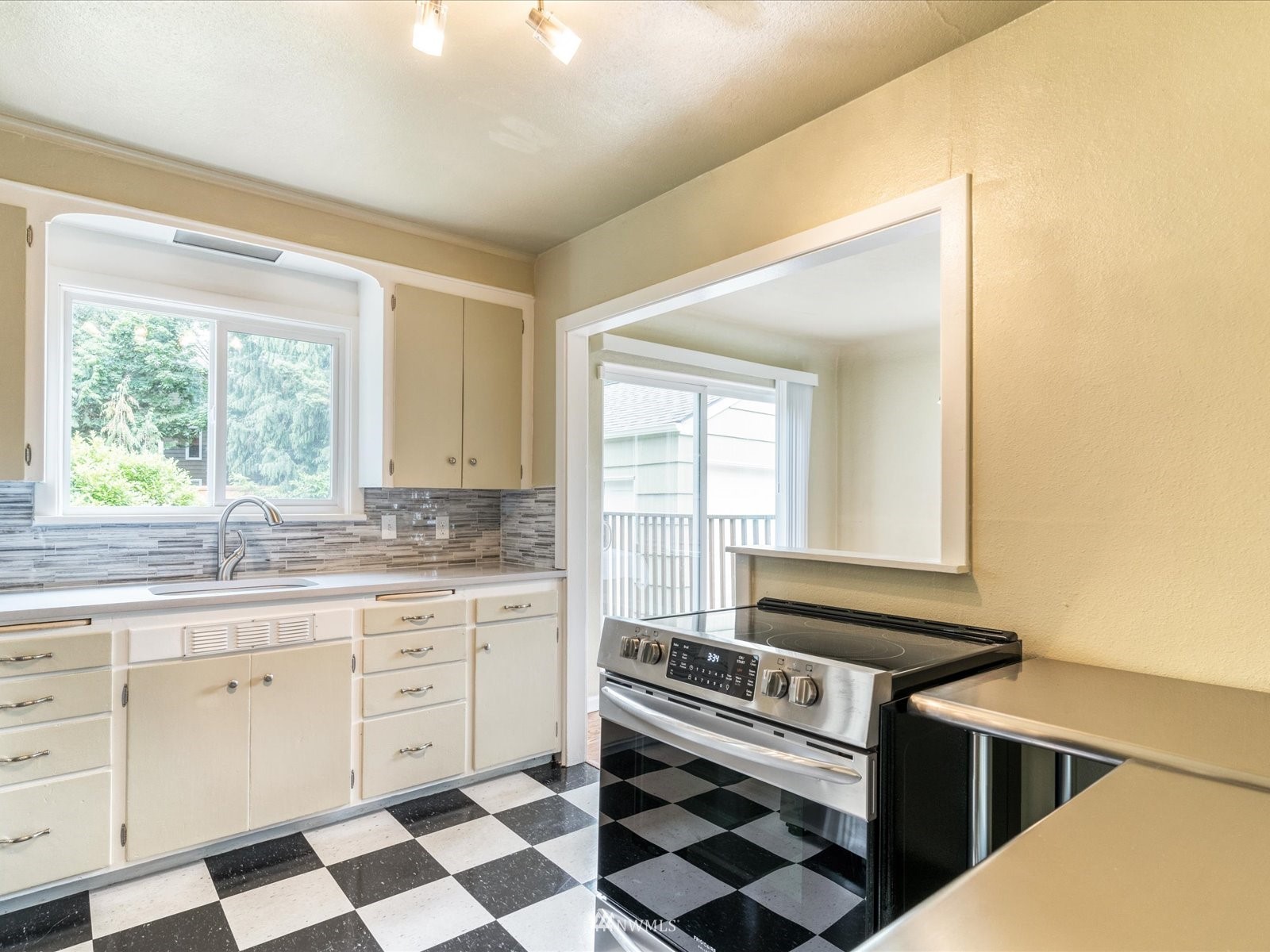822 Cady Road Everett, WA 98203 - Photo 7 of 31