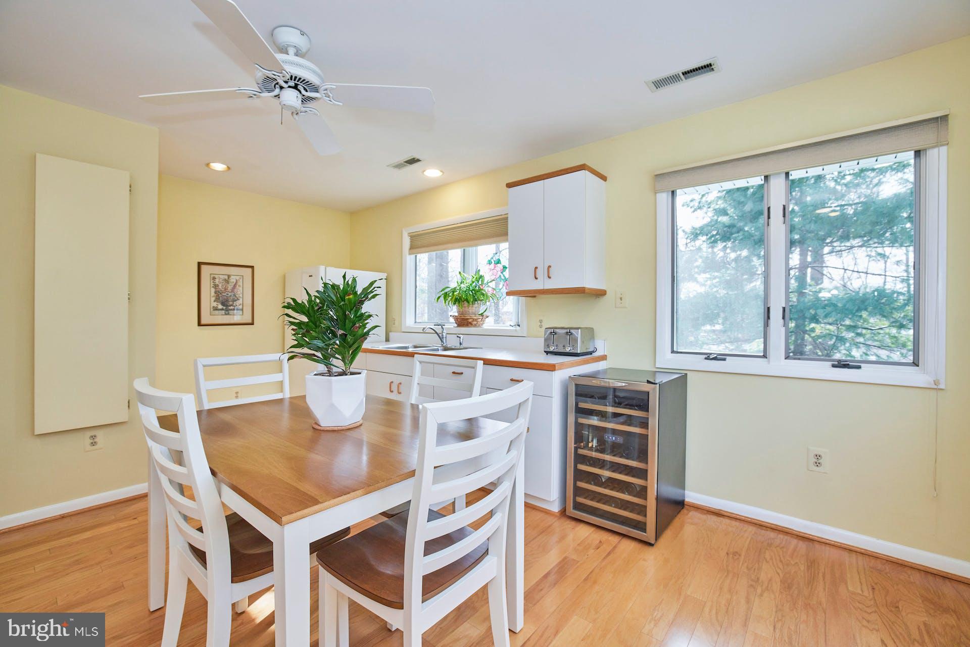 7613 Hamlet Street Springfield, VA 22151 - Photo 28 of 49 Eat-in Kitchenette