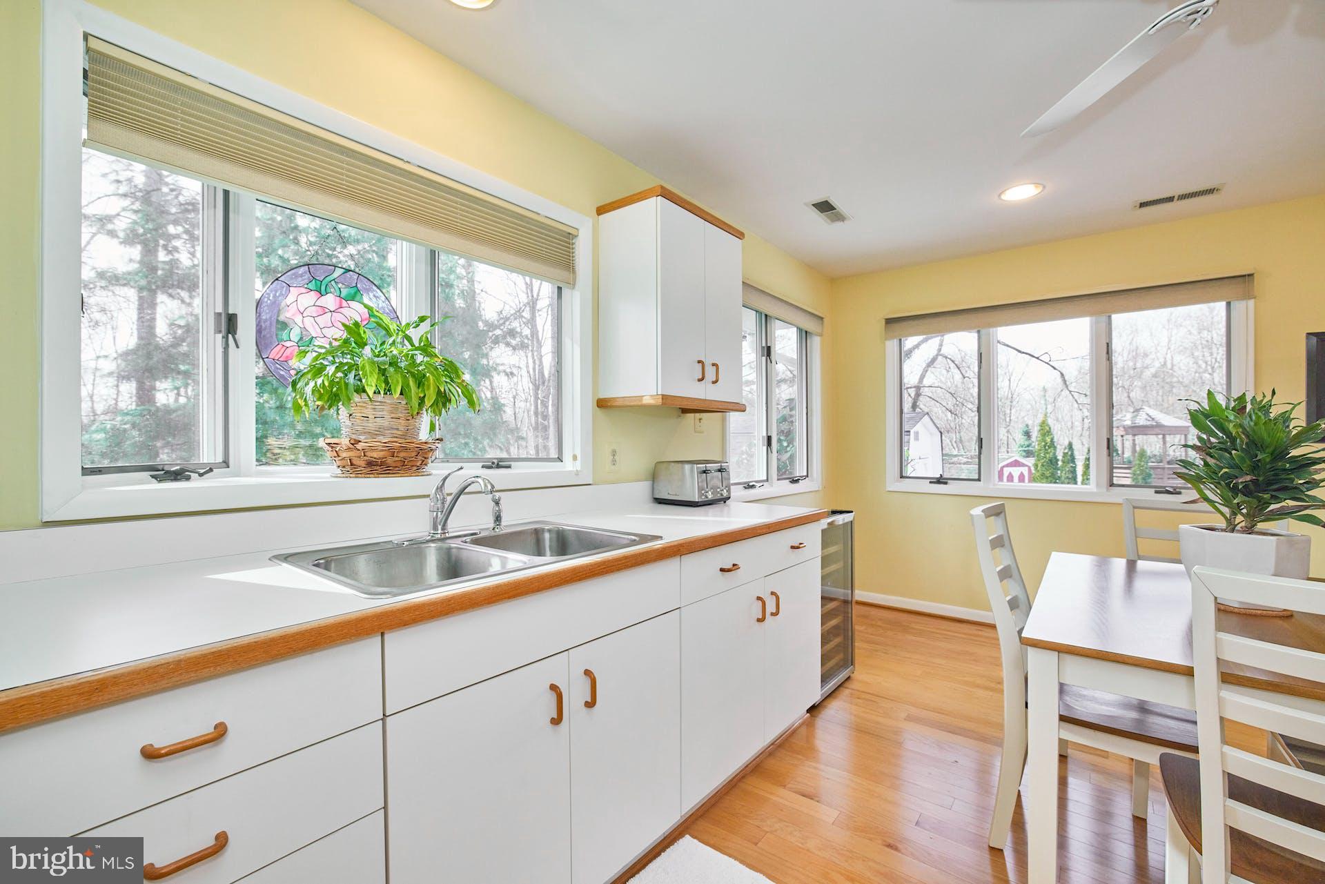 7613 Hamlet Street Springfield, VA 22151 - Photo 30 of 49 Kitchenette with Bay Window