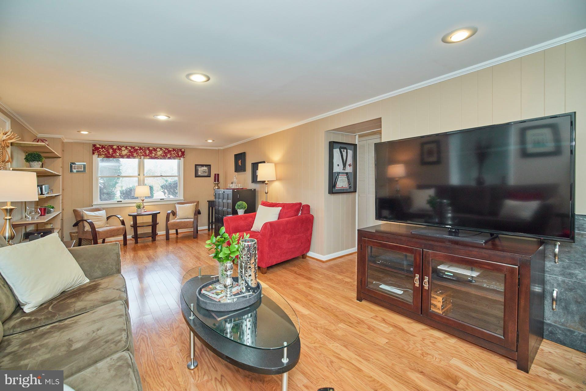 7613 Hamlet Street Springfield, VA 22151 - Photo 31 of 49 Large Family Room
