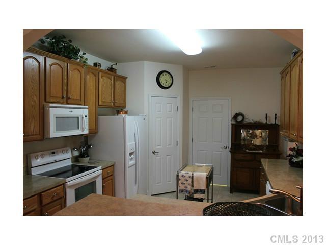 332 Garnet Court, Unit 528 Fort Mill, SC 29708 - Photo 4 of 16 a kitchen with a refrigerator and a stove