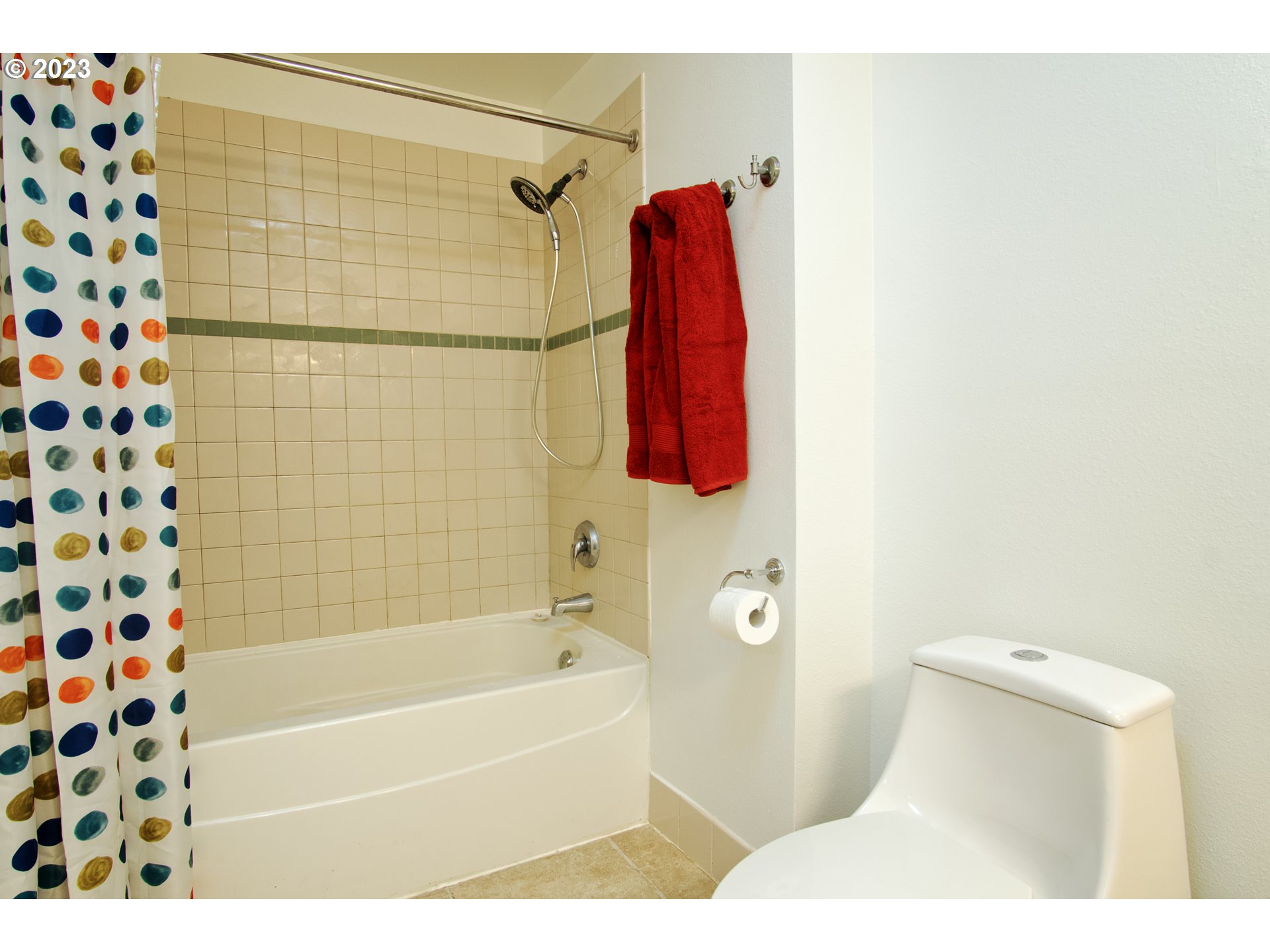 1500 Southwest Park Avenue, Unit 118 Portland, OR 97201 - Photo 12 of 30 a bathroom with a shower curtain and a bathtub