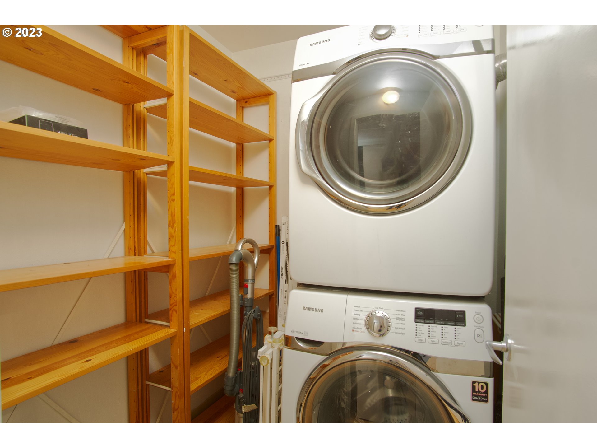 1500 Southwest Park Avenue, Unit 118 Portland, OR 97201 - Photo 23 of 30 a utility room with dryer and washer