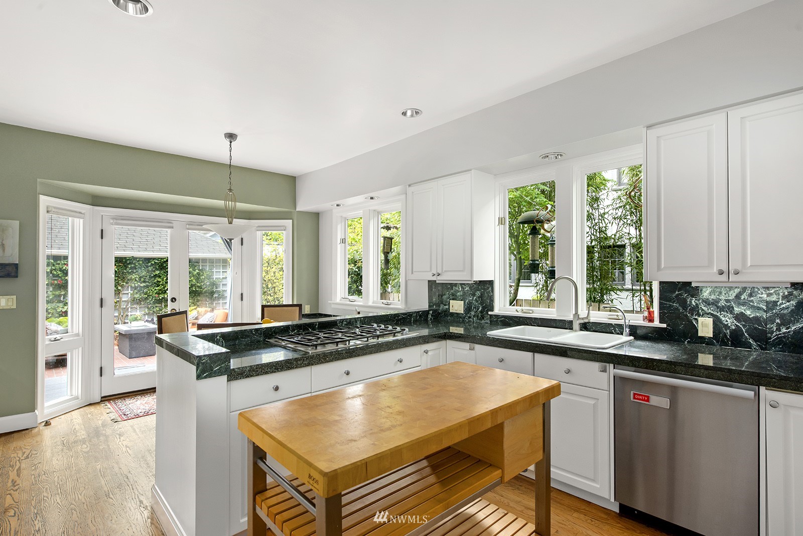 945 17th Avenue East Seattle, WA 98112 - Photo 14 of 40