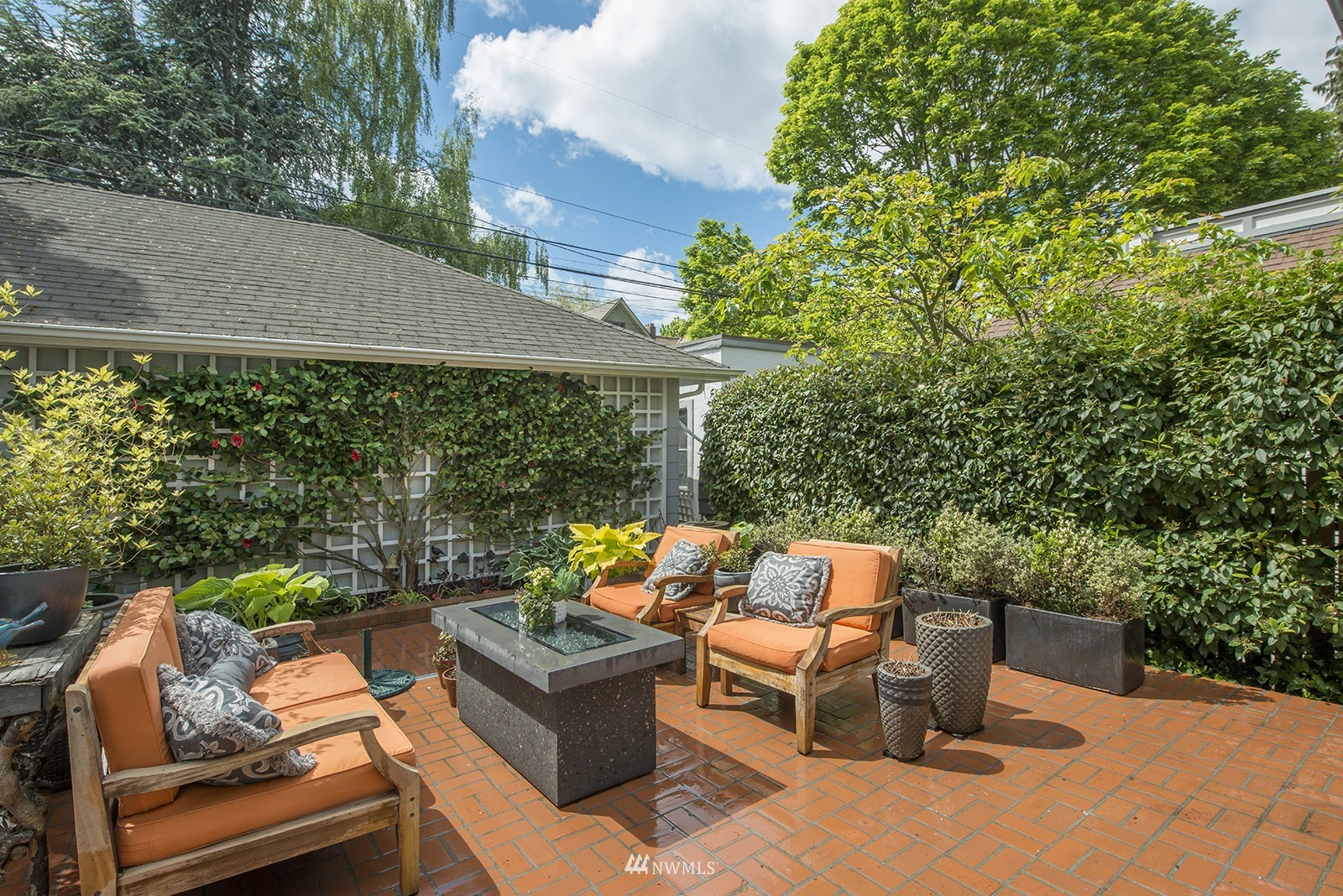 945 17th Avenue East Seattle, WA 98112 - Photo 37 of 40 an outdoor sitting area with furniture and garden view