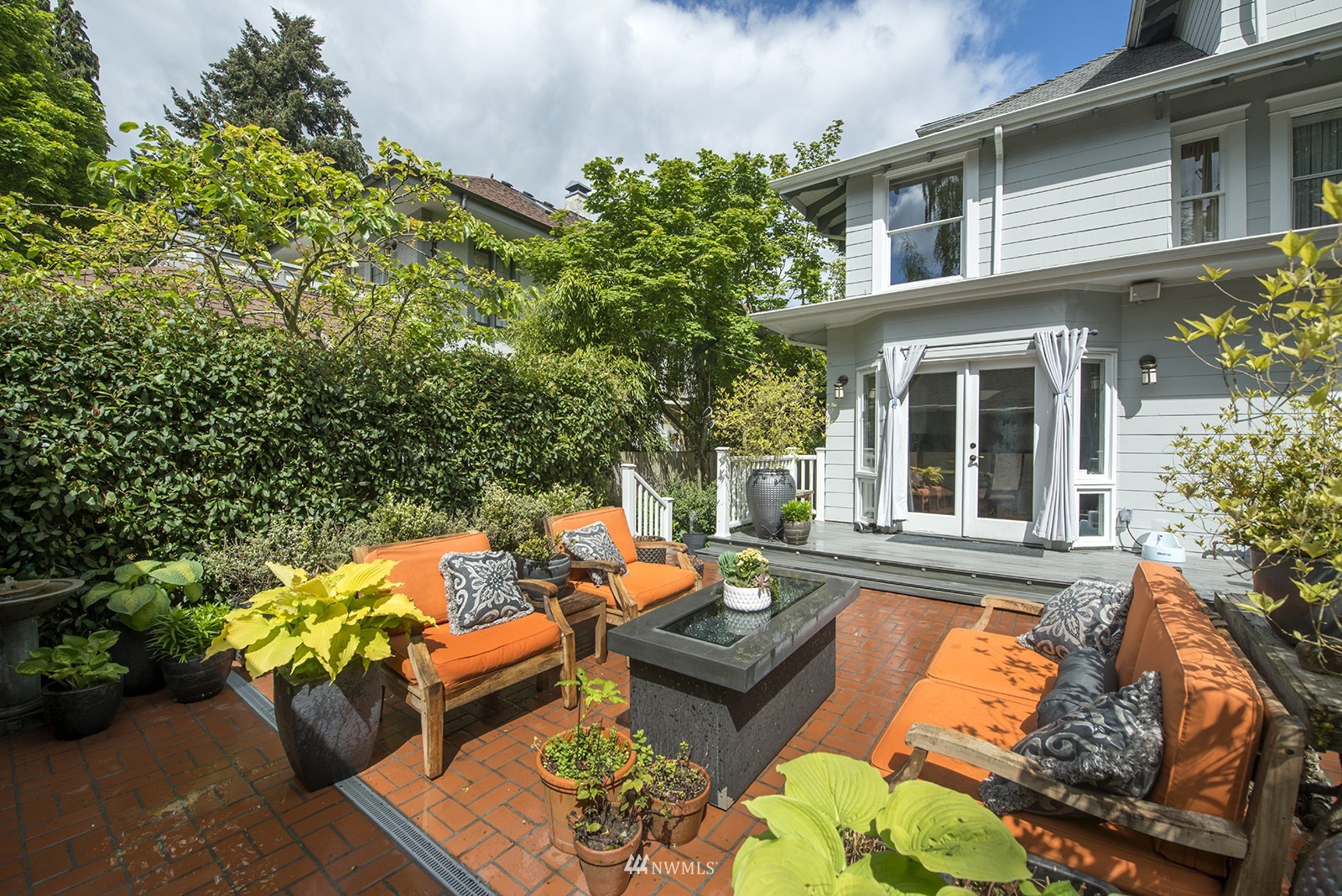 945 17th Avenue East Seattle, WA 98112 - Photo 38 of 40 front view of a house with patio