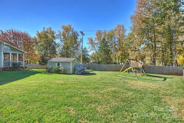 a view of backyard with tree