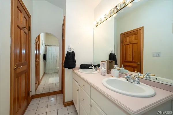 $469,999 | 25 Cranburne Court, Amherst, NY 14221
