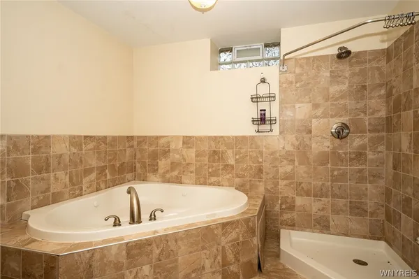 $469,999 | 25 Cranburne Court, Amherst, NY 14221