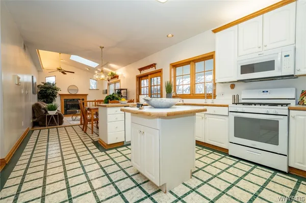 $469,999 | 25 Cranburne Court, Amherst, NY 14221