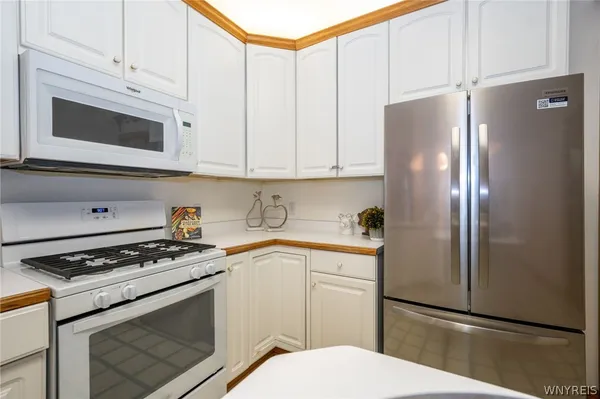 $469,999 | 25 Cranburne Court, Amherst, NY 14221