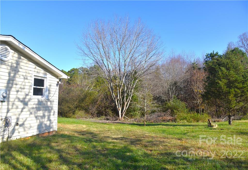 458 Kimmon Road Harmony, NC 28634 - Photo 19 of 23 a backyard of a house with lots of green space