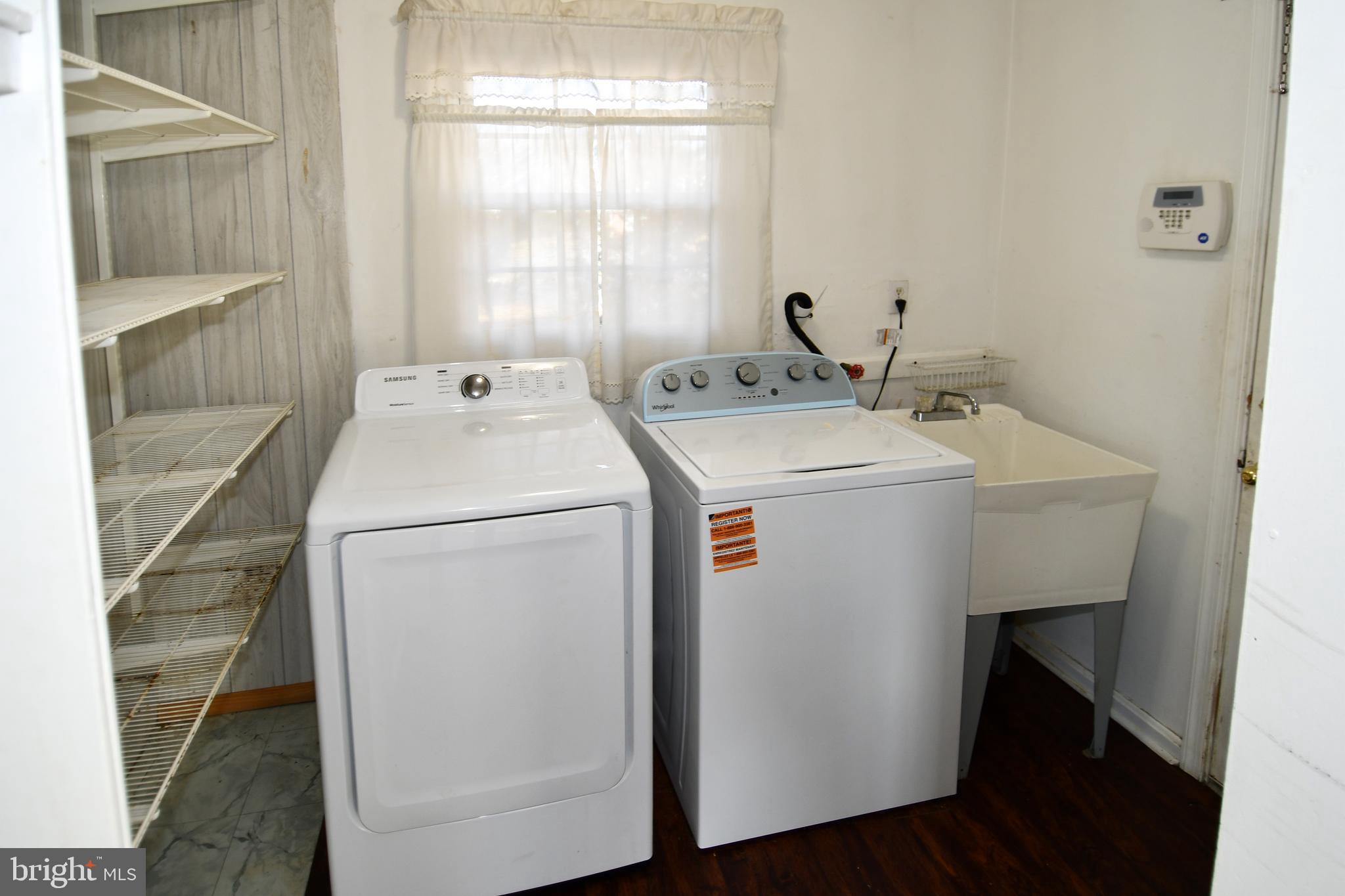 6 Beechvue Court Silver Spring, MD 20906 - Photo 18 of 42 main level laundry