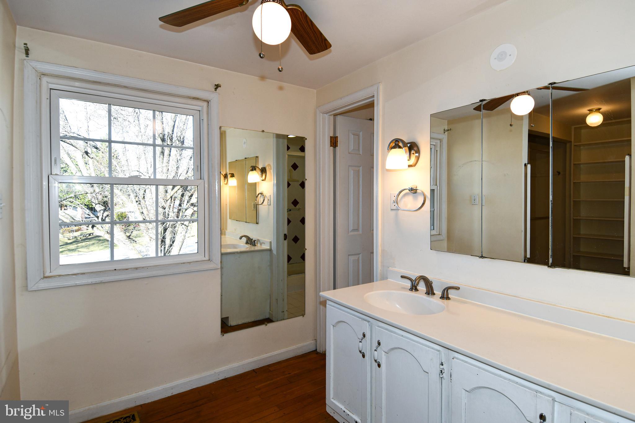 6 Beechvue Court Silver Spring, MD 20906 - Photo 23 of 42 Primary bathroom
