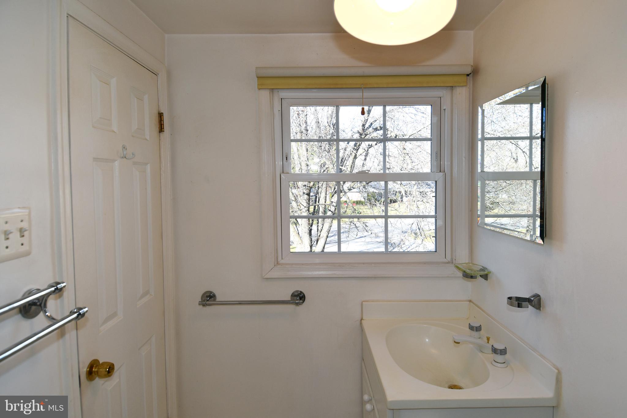 6 Beechvue Court Silver Spring, MD 20906 - Photo 27 of 42 Primary bathroom