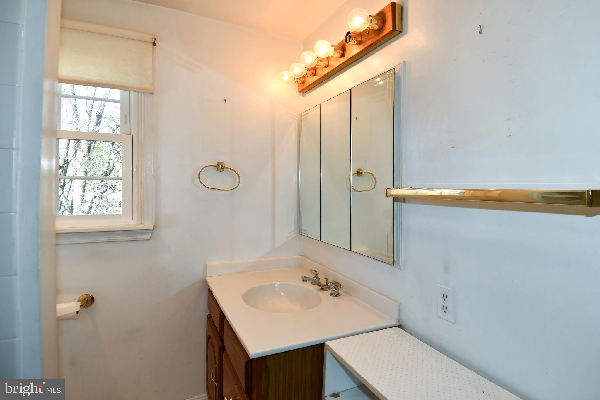6 Beechvue Court Silver Spring, MD 20906 - Photo 36 of 42 Bathroom #2