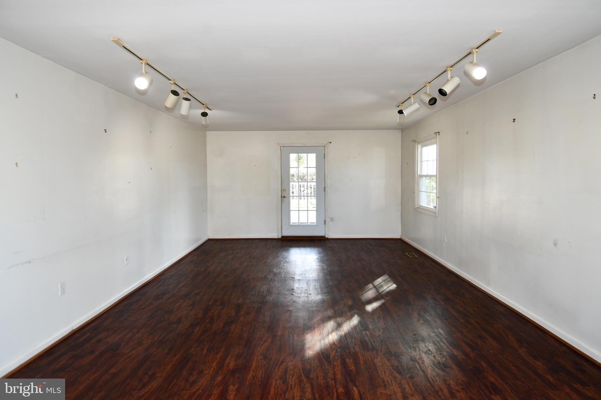 6 Beechvue Court Silver Spring, MD 20906 - Photo 5 of 42 Living Room