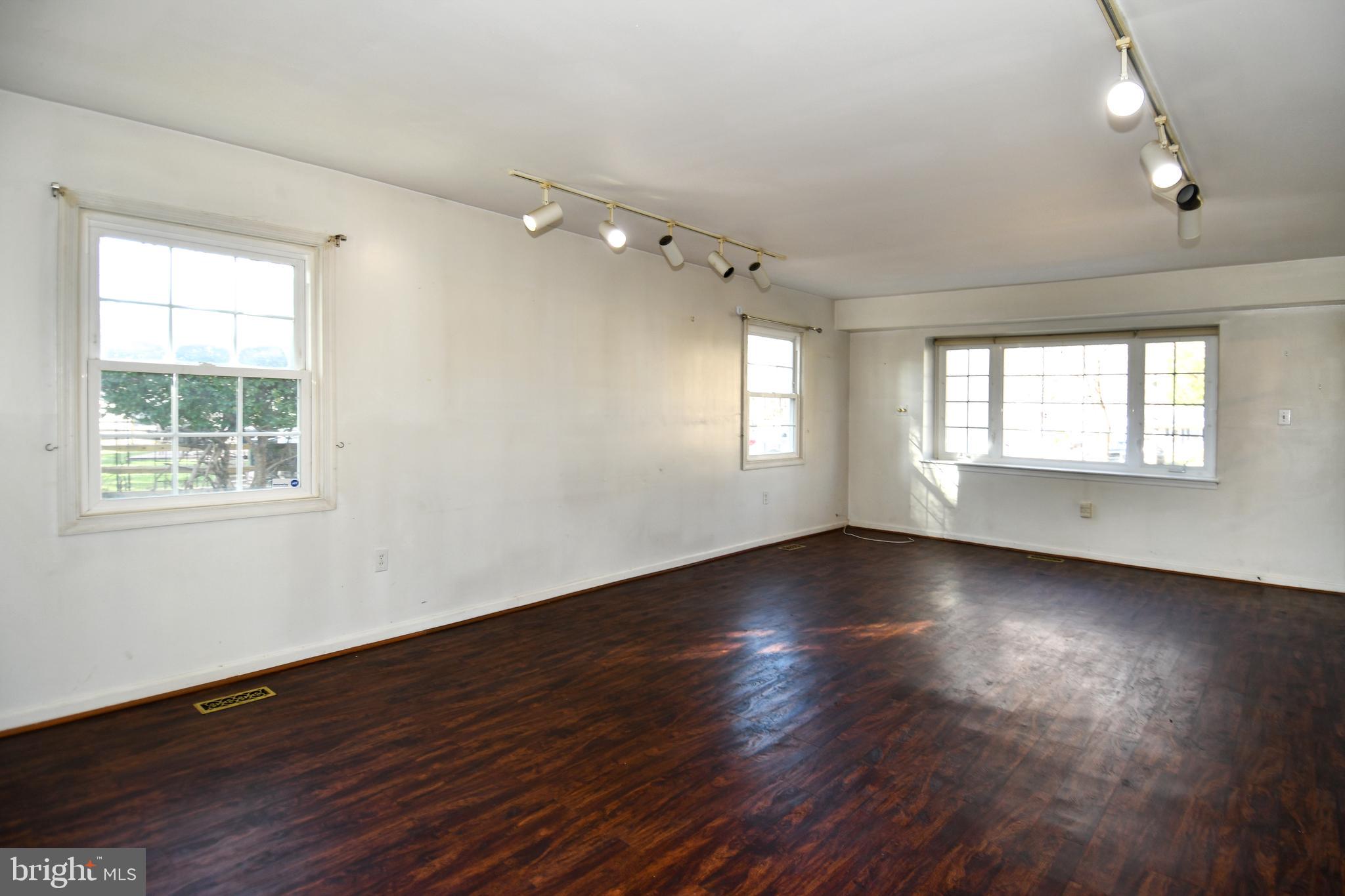 6 Beechvue Court Silver Spring, MD 20906 - Photo 7 of 42 Living Room