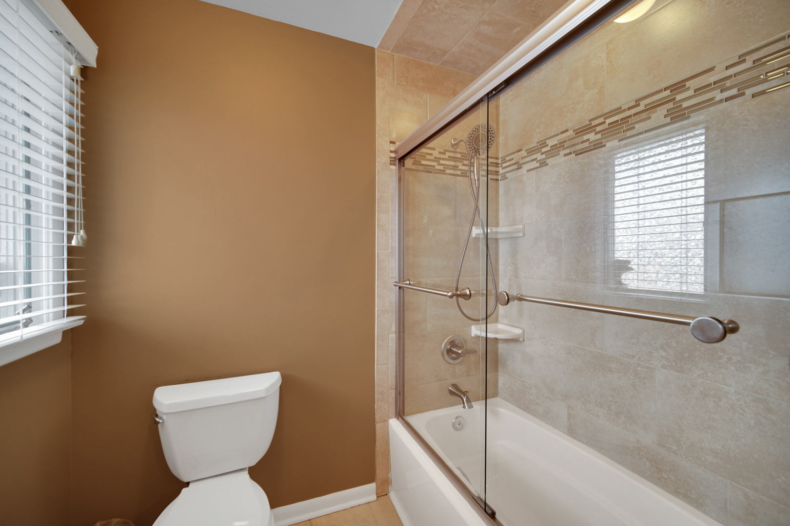 1102 Compton Point Addison, IL 60101 - Photo 20 of 34 a bathroom with a toilet and a shower