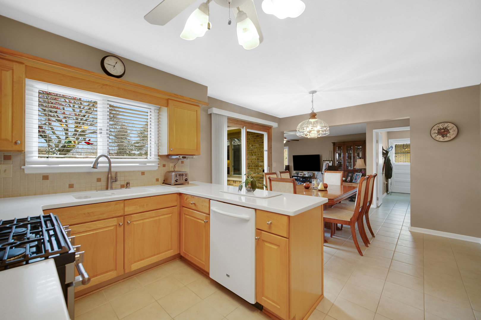 1102 Compton Point Addison, IL 60101 - Photo 5 of 34 a large kitchen with a large window