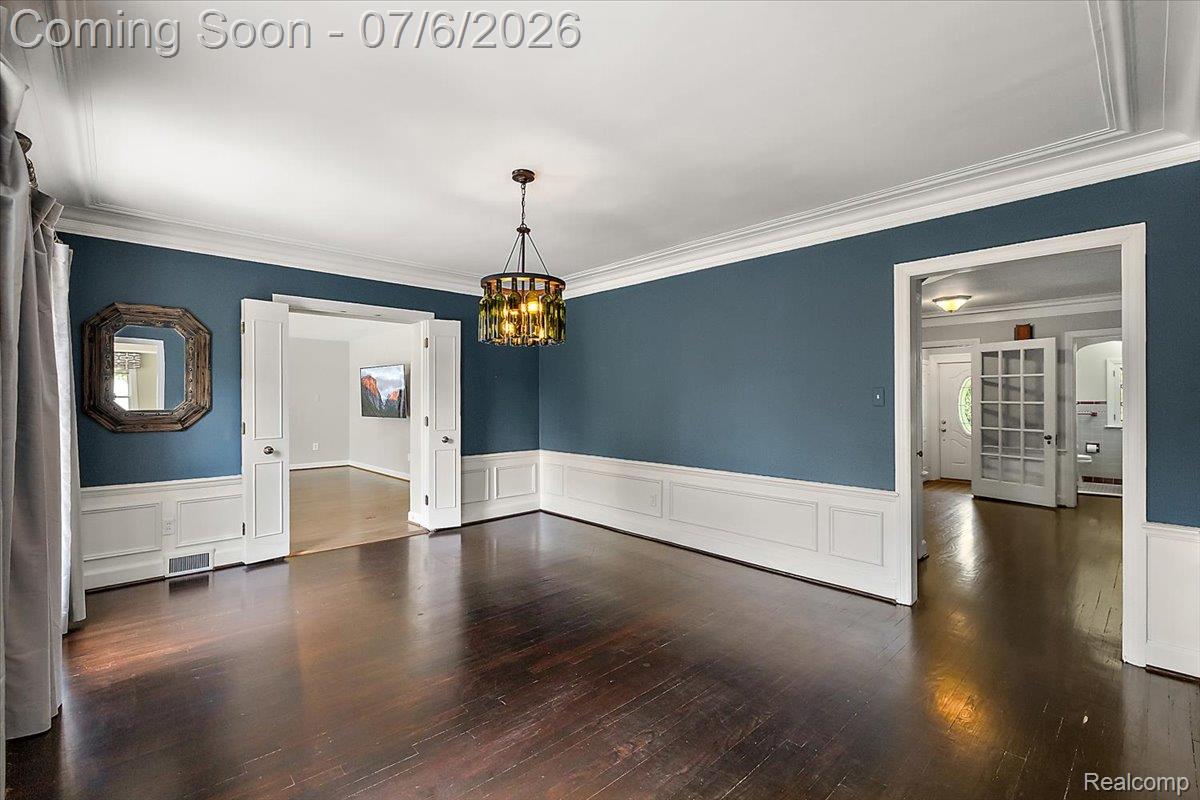 1051 Devonshire Road Grosse Pointe, MI 48230 - Photo 22 of 98 053-1051 Devonshire-52.jpg