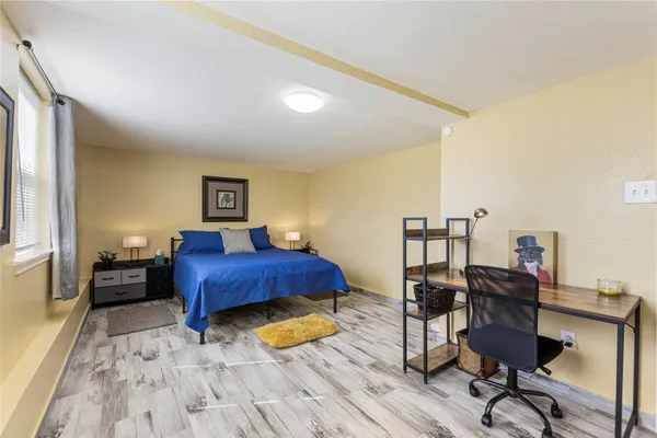 $1,500 | 5420 Avenue Q, Unit B, Galveston, TX 77551