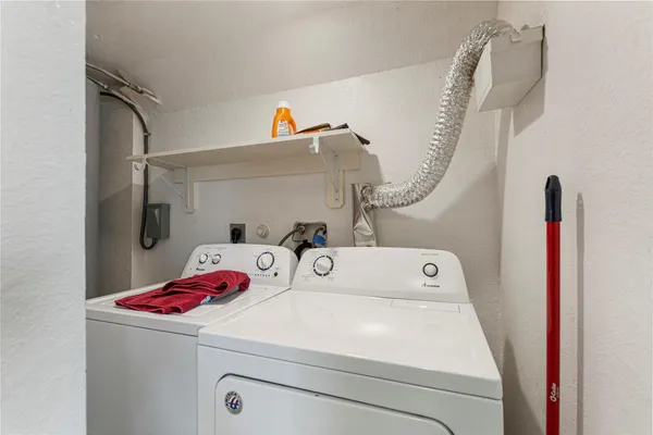 $1,500 | 5420 Avenue Q, Unit B, Galveston, TX 77551