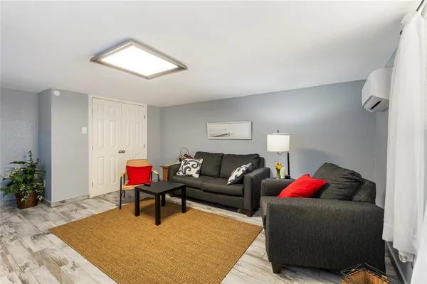 $1,500 | 5420 Avenue Q, Unit B, Galveston, TX 77551