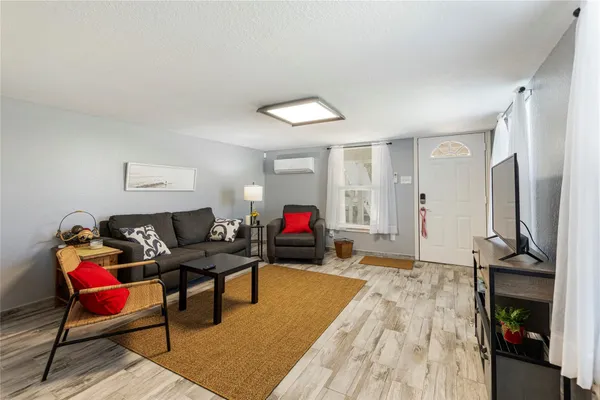 $1,500 | 5420 Avenue Q, Unit B, Galveston, TX 77551