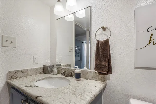 $1,500 | 5420 Avenue Q, Unit B, Galveston, TX 77551