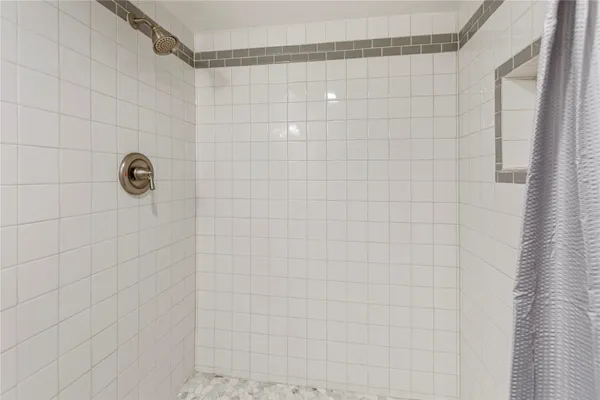 $1,500 | 5420 Avenue Q, Unit B, Galveston, TX 77551