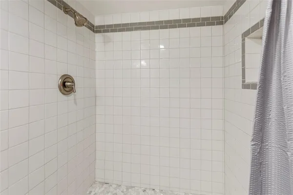 $1,500 | 5420 Avenue Q, Unit B, Galveston, TX 77551