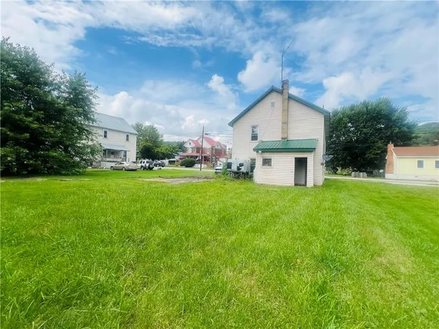 $24,900 | 513 Jackson Street, Garrett, PA 15542