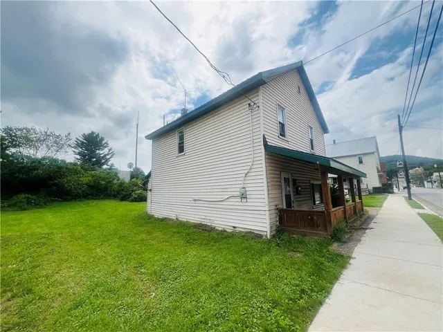 $24,900 | 513 Jackson Street, Garrett, PA 15542