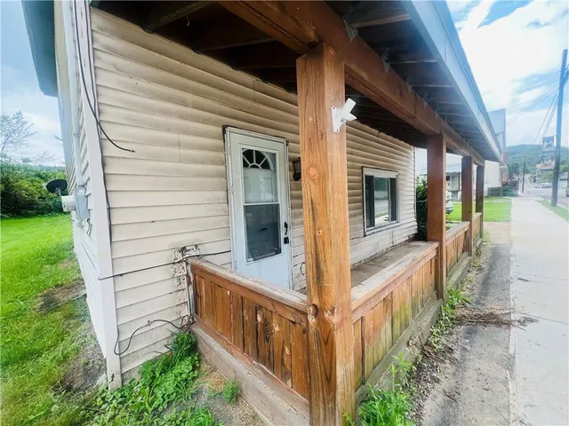 $24,900 | 513 Jackson Street, Garrett, PA 15542