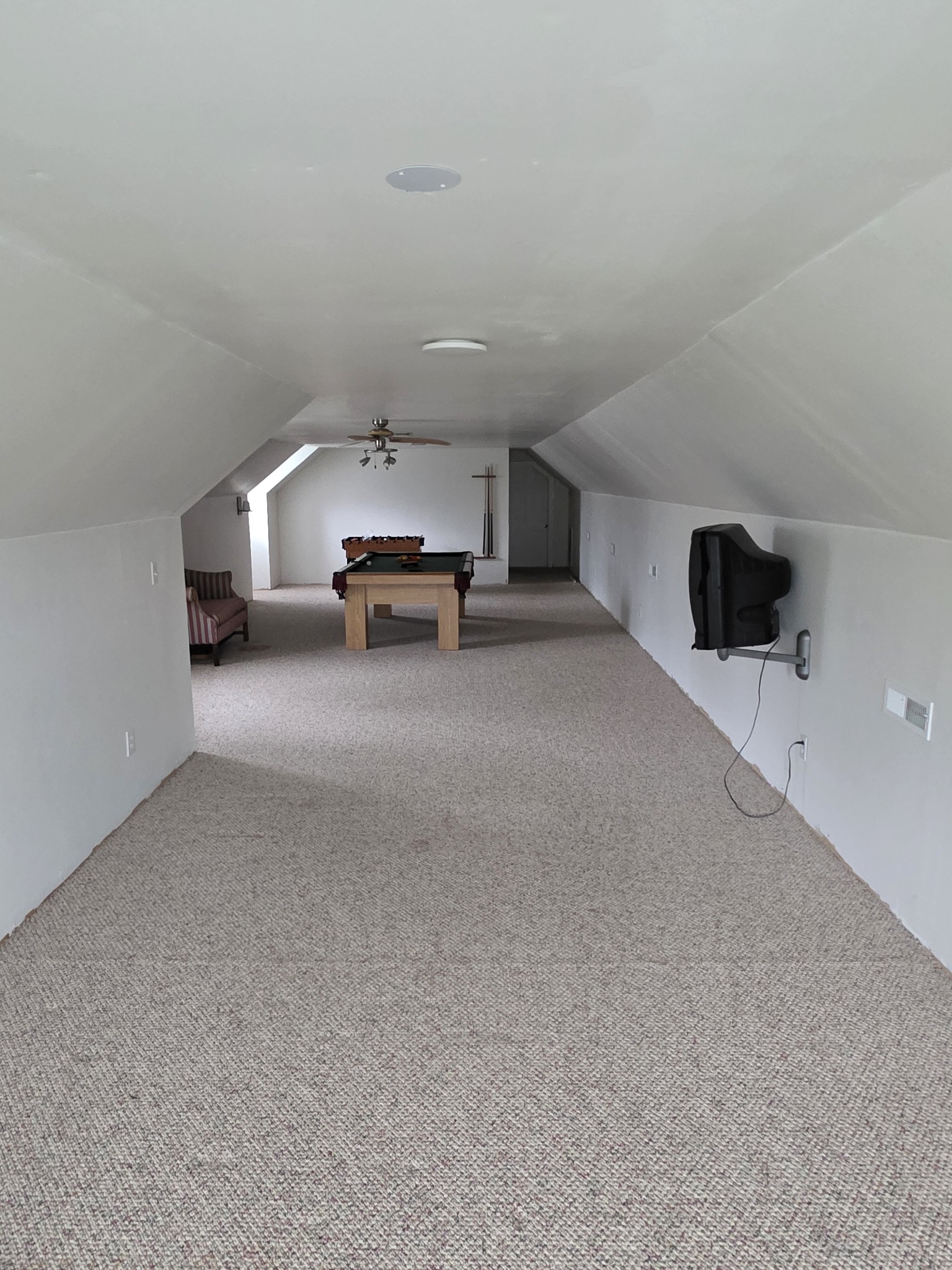102 Cascade Lane Bell Buckle, TN 37020 - Photo 17 of 21 a view of a livingroom with furniture and flat screen tv