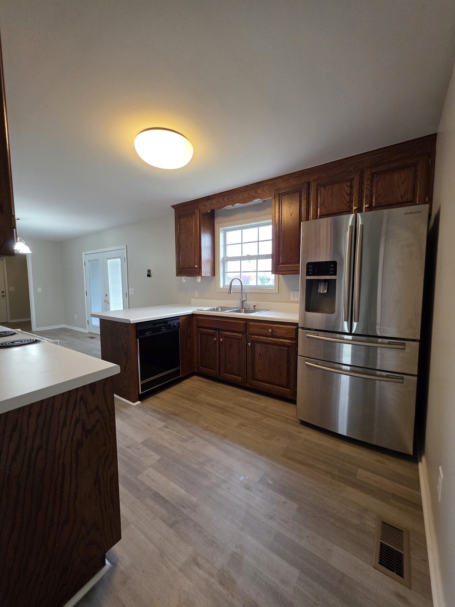 102 Cascade Lane Bell Buckle, TN 37020 - Photo 6 of 21 a kitchen with stainless steel appliances a refrigerator and a sink