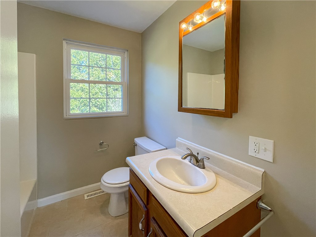 97 West View Road Middletown, RI 02842 - Photo 12 of 22