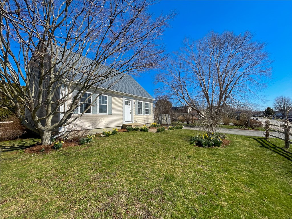 97 West View Road Middletown, RI 02842 - Photo 3 of 22