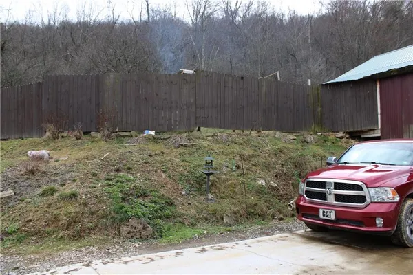 a view of a house with backyard