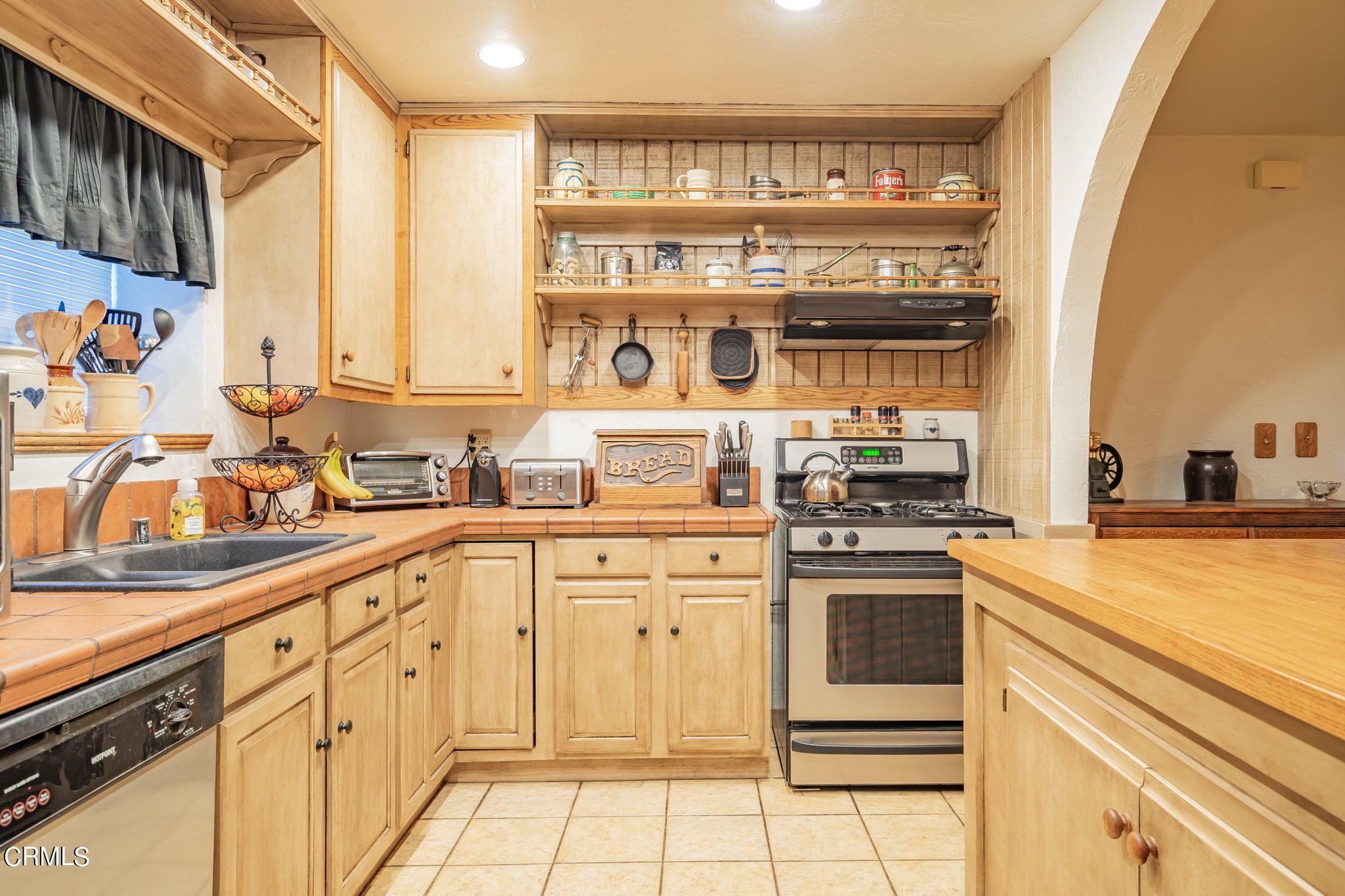 1165 Roldan Avenue Simi Valley, CA 93065 - Photo 13 of 50 Kitchen 3
